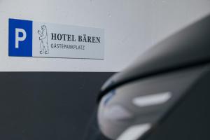Vottorð, verðlaun, skilti eða annað skjal til sýnis á Hotel Bären