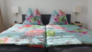 Postel nebo postele na pokoji v ubytování Kienreich Apartments Merseburg Weißenfelser Straße + 27 fotografií