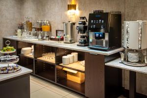 Принадлежности для чая и кофе в Hyde Park International +23 фотографии