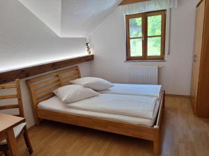 Postel nebo postele na pokoji v ubytování Privatzimmer am Weinbrunnen