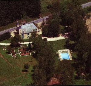 an aerial view of a house with a swimming pool at Le Moulin de Planiol in Le Vigan