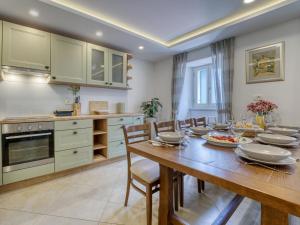 Köök või kööginurk majutusasutuses Holiday Home Conrad by Interhome