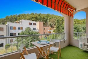 Балкон или терраса в Bali Love Room Jacuzzi Balnéo Home cinéma