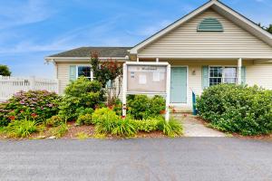 Φωτογραφία από το άλμπουμ του Maplewood --- 31 Radcliffe Dr σε The Plantations
