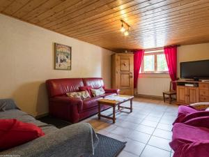 a living room with a couch and a tv at Gîte paisible dans ancienne ferme comtoise avec animaux acceptés - FR-1-583-416 in Saint-Bresson