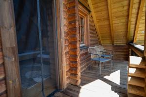 Fotografie z fotogalerie ubytování Das Josef - Idyllisches Blockhaus, barrierefrei, zwischen den Seen v destinaci Oberwang