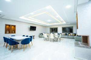 TV a/nebo společenská místnost v ubytování Maison Marrakech