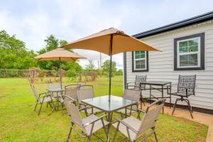 Κήπος έξω από το Eastside OKC Hideaway Yard, 1 Mi to State Capitol