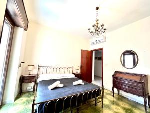 a bedroom with a bed with two towels on it at Quadrilocale vista mare completamente climatizzato in Gallipoli