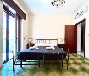 a bedroom with a bed and a chandelier at Quadrilocale vista mare completamente climatizzato in Gallipoli