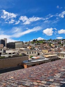 Vista generica su Quito o vista sulla città dall'interno dell'ostello