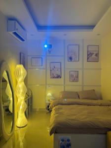 En eller flere senge i et værelse på 502 Đội Cấn