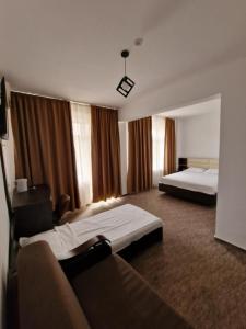 En eller flere senge i et værelse på Virginia Mamaia-Nord