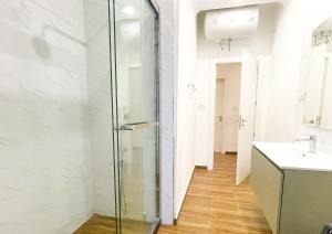 Elegant 3Br Oasis in Heart of Addis Ababa的一间浴室