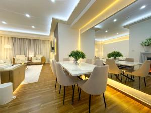 Elegant 3Br Oasis in Heart of Addis Ababa的休息区