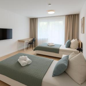 a hotel room with two beds and a desk at Dora, impressionistischen Stil in Bergheim