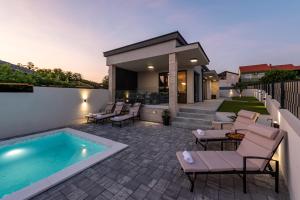 Πισίνα στο ή κοντά στο Villa Evita ZadarVillas