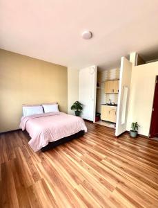 Ένα ή περισσότερα κρεβάτια σε δωμάτιο στο Urban Comfort Steps from Uniboyaca +20 φωτογραφίες