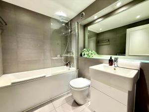 Ένα μπάνιο στο Covent Garden Apartments