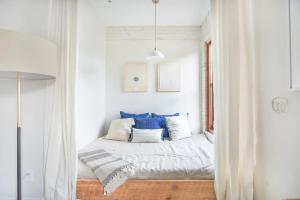 Ένα ή περισσότερα κρεβάτια σε δωμάτιο στο Annabelle 2B - City Views near City Market and River +37 φωτογραφίες