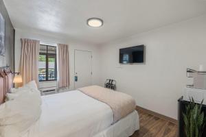 Postel nebo postele na pokoji v ubytování Adventure Inn Durango