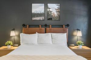 Postel nebo postele na pokoji v ubytování Adventure Inn Durango