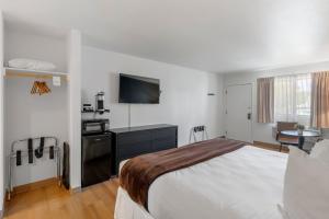 Postel nebo postele na pokoji v ubytování Adventure Inn Durango
