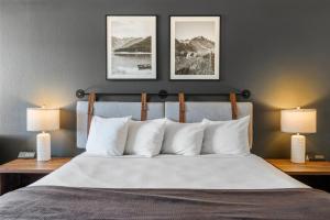 Postel nebo postele na pokoji v ubytování Adventure Inn Durango