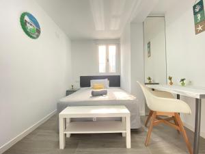 Postel nebo postele na pokoji v ubytování Gypsy Budget Room Shared Flat