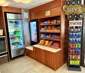 Supermarket nebo jiné obchody v  hotelu nebo okolí