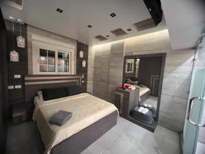 A bed or beds in a room at شقه فندقيه