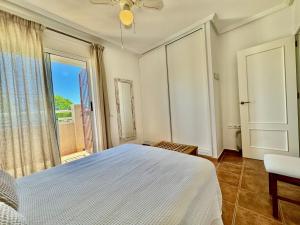 Łóżko lub łóżka w pokoju w obiekcie Casa Sol, Relax y Mar - a 5 min de la playa - Torre de la Horadada