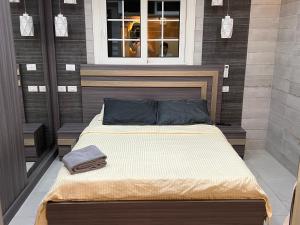 A bed or beds in a room at شقه فندقيه