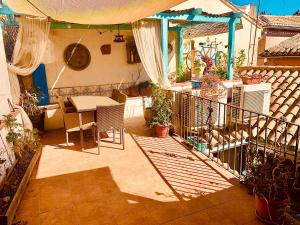 Balkón nebo terasa v ubytování La Casa Rota de Granada