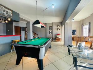 Τραπέζι μπιλιάρδου στο LamaProp Stay Inn