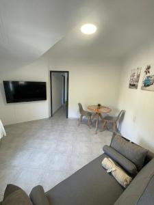 TV a/nebo společenská místnost v ubytování Apartamentos Libertad