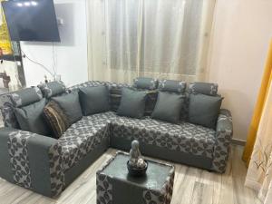 a living room with a couch and a tv at Residence Haulkory in Belle Vue