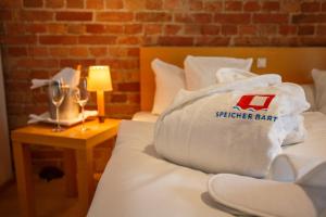 Postel nebo postele na pokoji v ubytování Speicher Barth - Superior-Hotel
