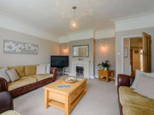 Μια τηλεόραση ή/και κέντρο ψυχαγωγίας στο 4 Bed in Llandudno 75466