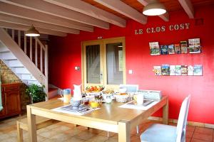 Le Clos Cosyにあるレストランまたは飲食店