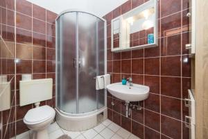 Et badeværelse på Apartment Apartman Toni + 34 billeder