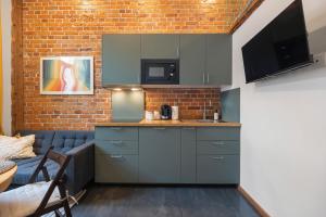 Kuchyňa alebo kuchynka v ubytovaní Oak Doors Apartament w Rynku - ProperUNIT