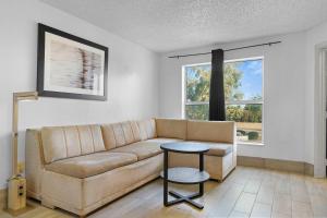 Ruang duduk di Scottsdale 1bd King Renovated