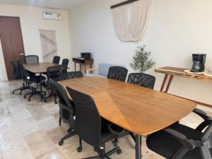 Kawasan bisnes dan/atau bilik persidangan di Loft apartment in a private condominium +21 gambar