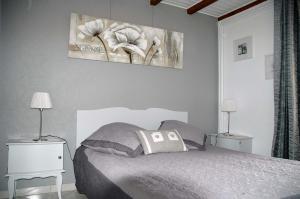 מיטה או מיטות בחדר ב-La Bardelière