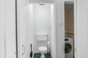 a bathroom with a toilet and a washing machine at Contractor Stays, Newly Renovated, Free Parking, Sleep 7 in Wallasey +35 photos
