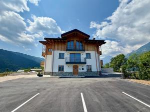 a building in the middle of a parking lot at Appartamento Genziana in Andalo