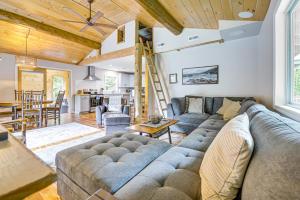 Fotografie z fotogalerie ubytování River Access On-Site Schroon Lake Gem on 21 Acres v destinaci Schroon Lake