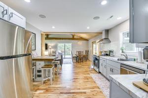 Fotografie z fotogalerie ubytování River Access On-Site Schroon Lake Gem on 21 Acres v destinaci Schroon Lake