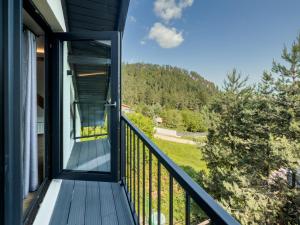 サチェレにあるGeorgea 29の山々の景色を望むバルコニー